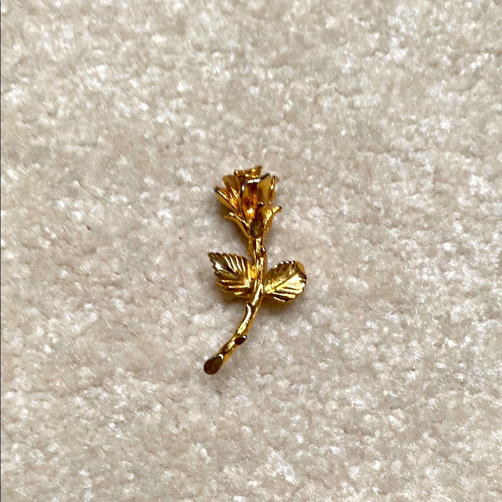 Elegant Gold Rose Brooch